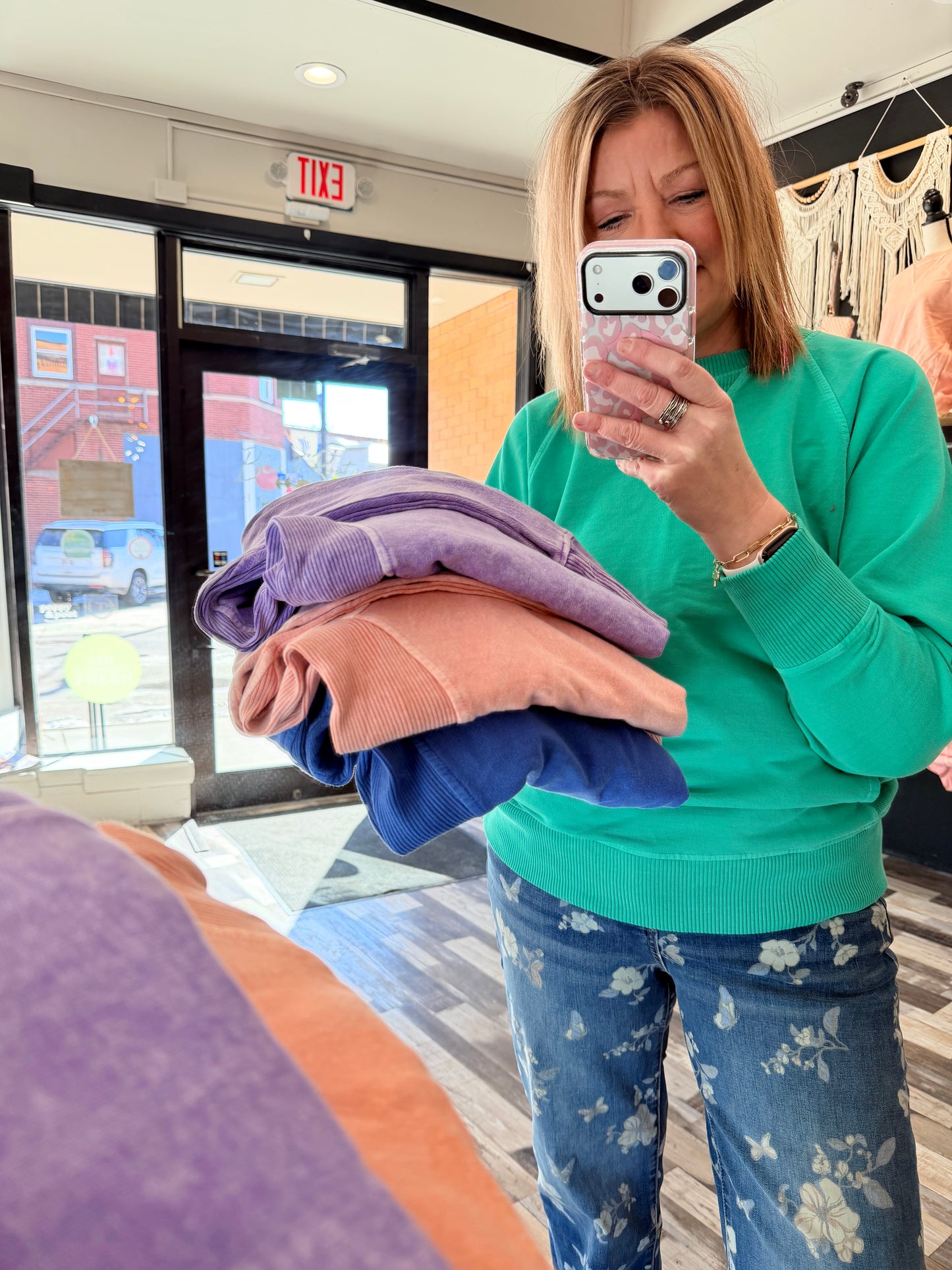 The Julia Acid Washed Sweatshirts w/Side Rib