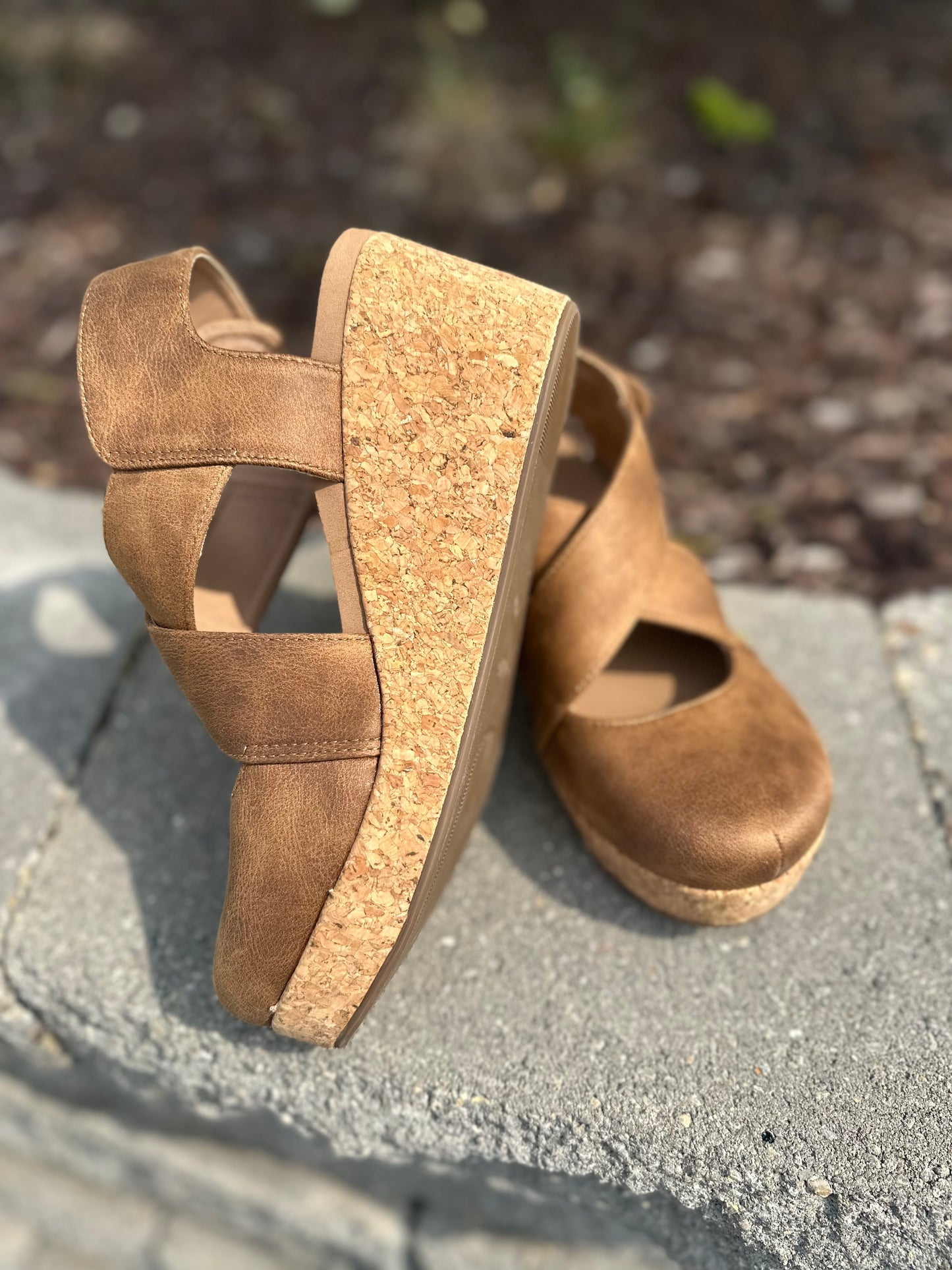 Corky's Case Closed Wedge - Tan