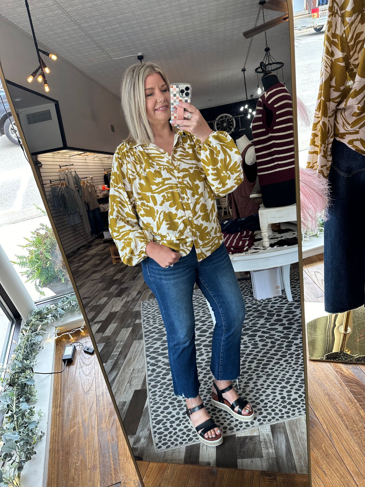 Lovervet Mid Rise Crop Mini Bootcut Jeans