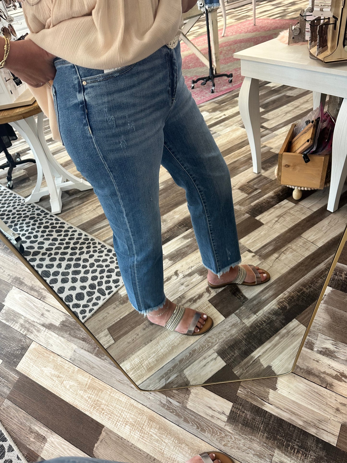 Risen High Rise Crop Straight Frayed Hem Jeans