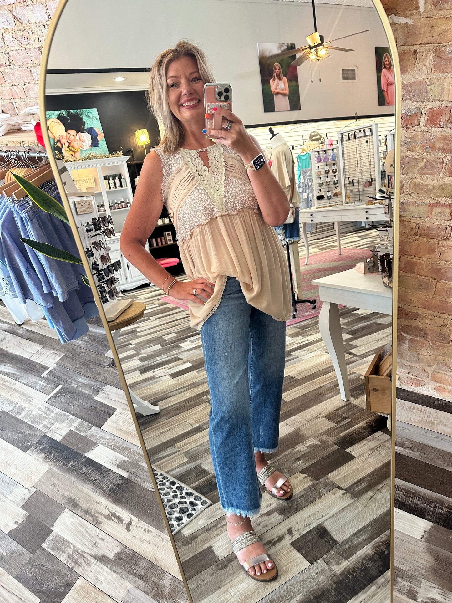 Risen High Rise Crop Straight Frayed Hem Jeans
