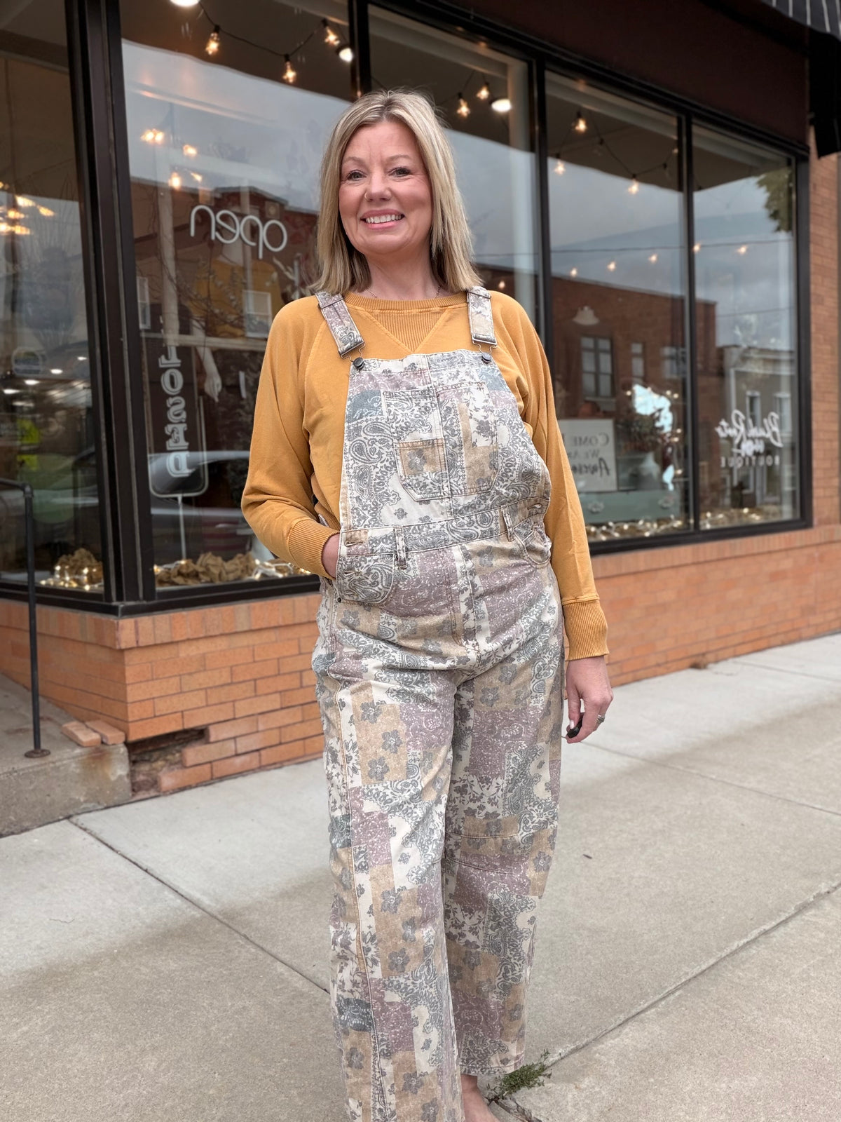 The Julia Acid Washed Pullover w/Side Rib