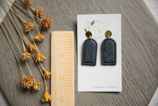 Twig & Rue - Graphite floral clay earrings: Arch with gold stud