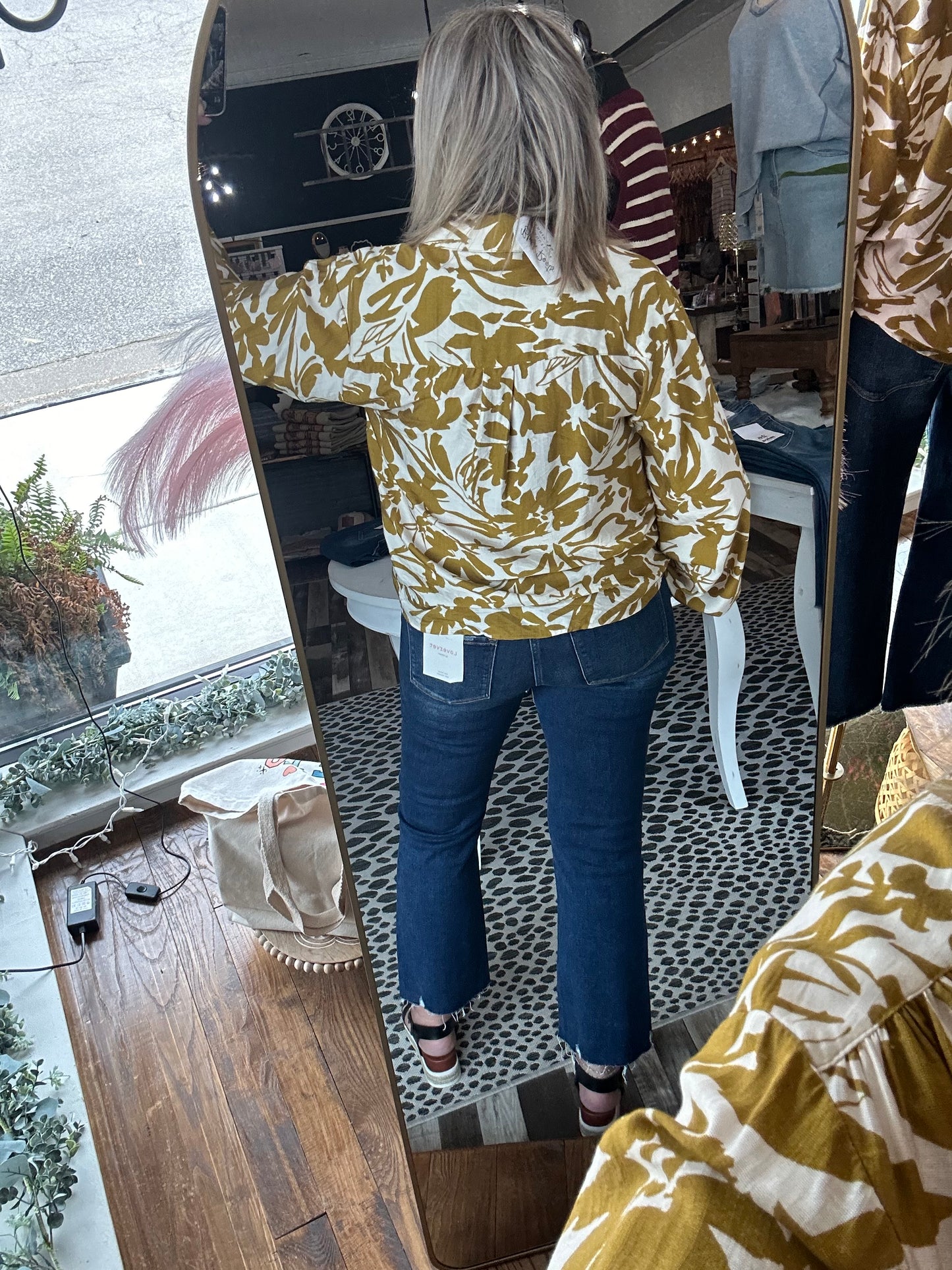 Lovervet Mid Rise Crop Mini Bootcut Jeans