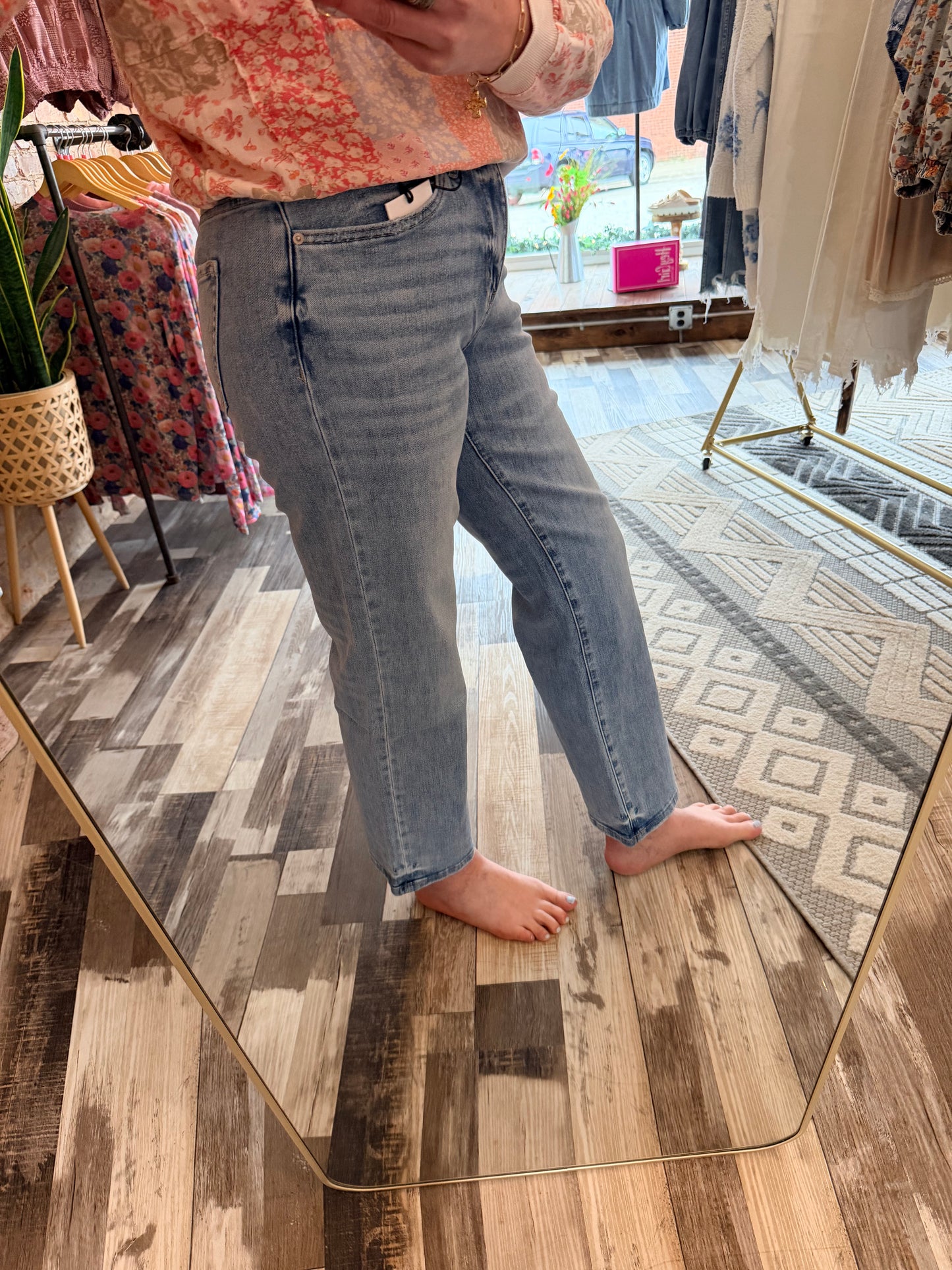 Mica Mid Rise Loose Fit Straight Ankle