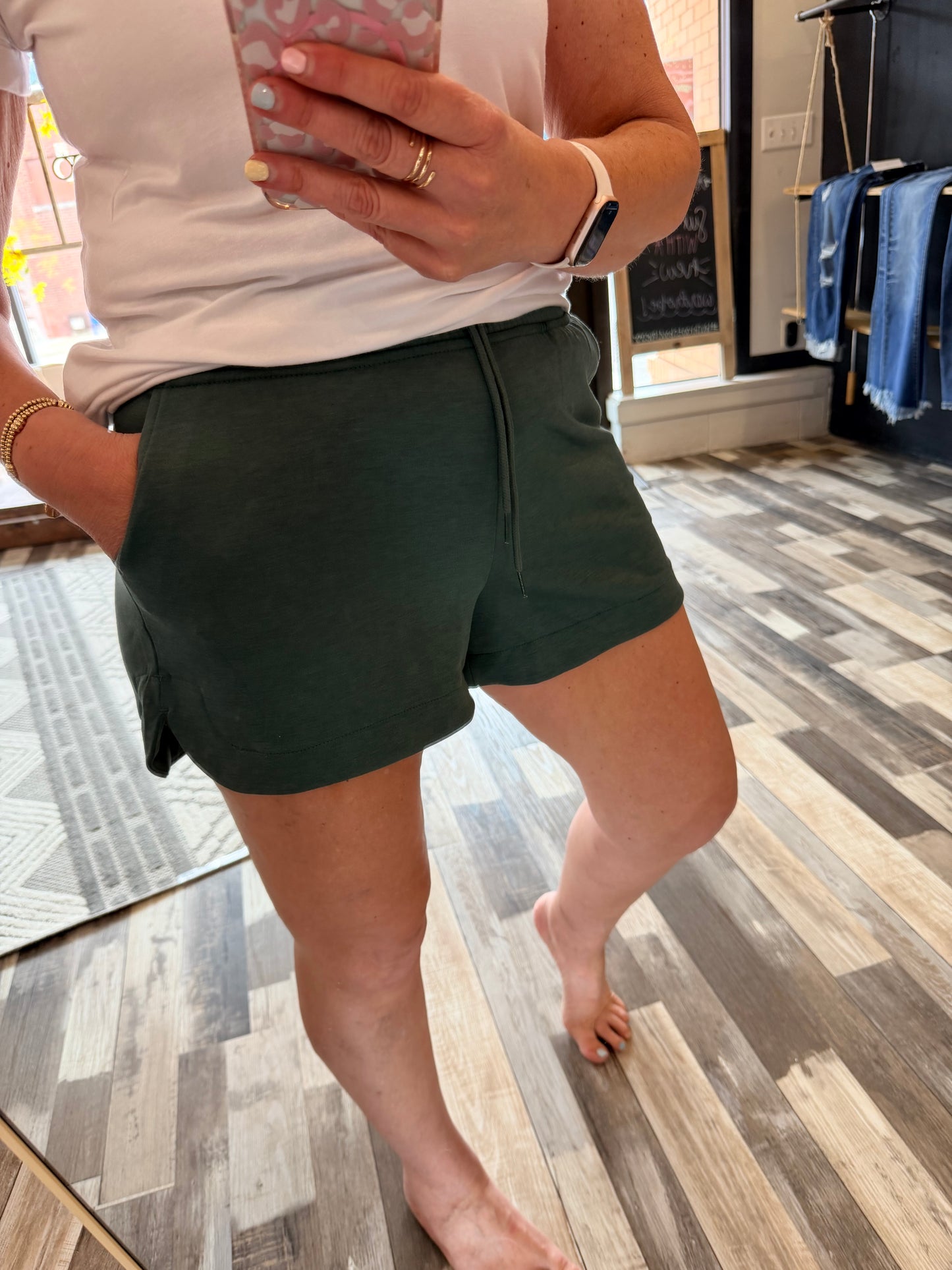 Scuba Elastic Waistband Shorts w/Pockets